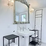 Πανσιόν La Cour De 3*