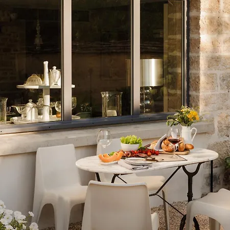 La Cour De 3* Beaune (Cote d'Or)