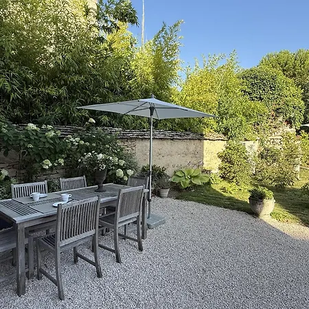 La Cour De Pensión 3*