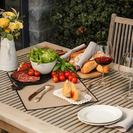 La Cour De Guest house