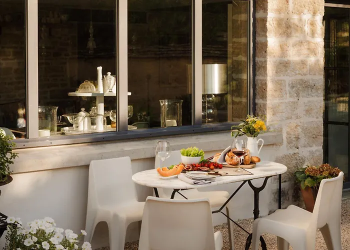 La Cour De 3* Beaune (Cote d'Or)