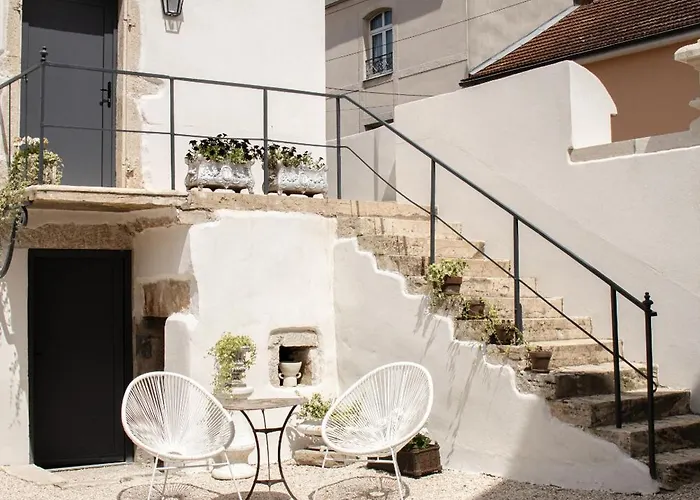 La Cour De 3* Beaune (Cote d'Or)